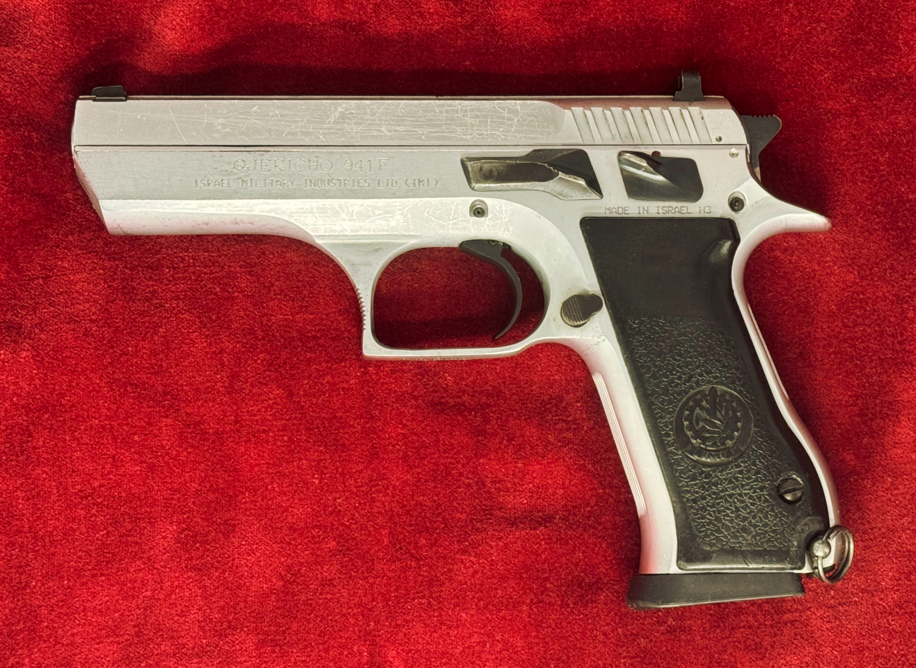 Jericho 941 pistol, left side