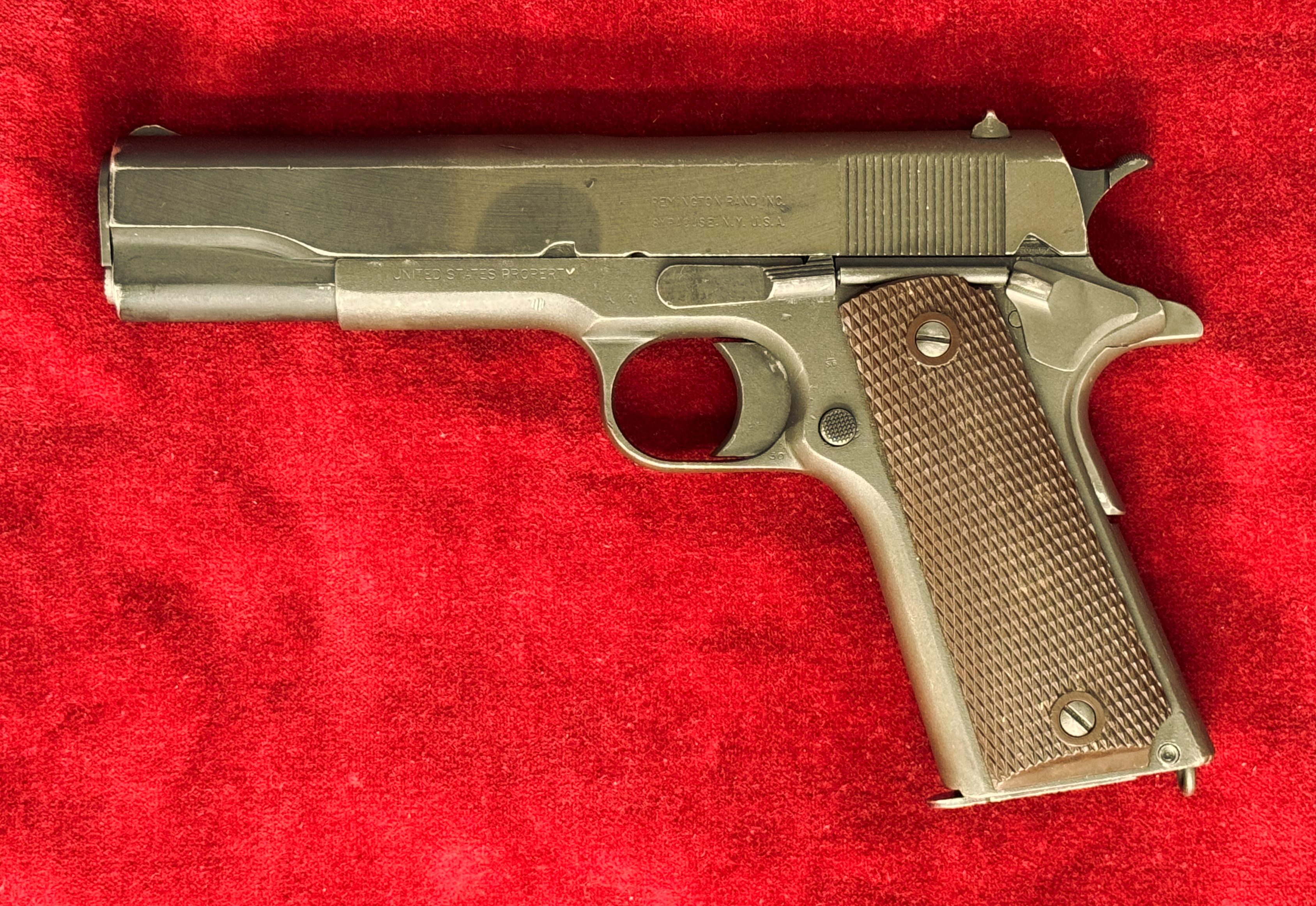 Colt 1911 pistol, left side
