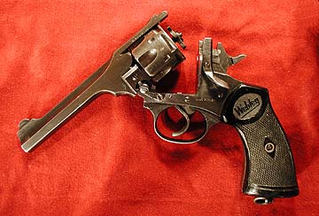 Webley Mark IV, open